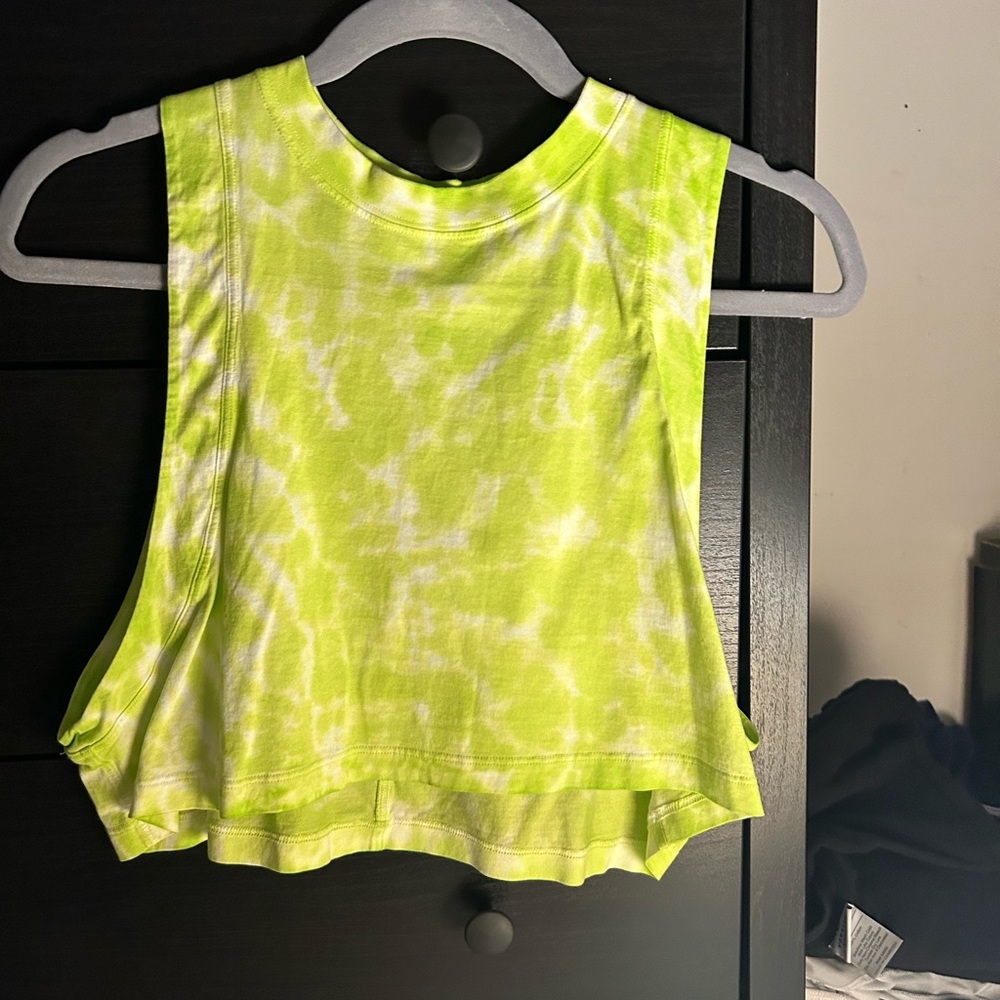 Lululemon cropped muscle tank.